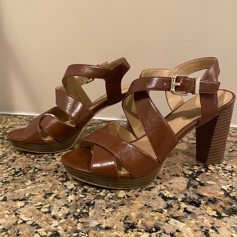 Alfain Women Sandals size 6 NWT
